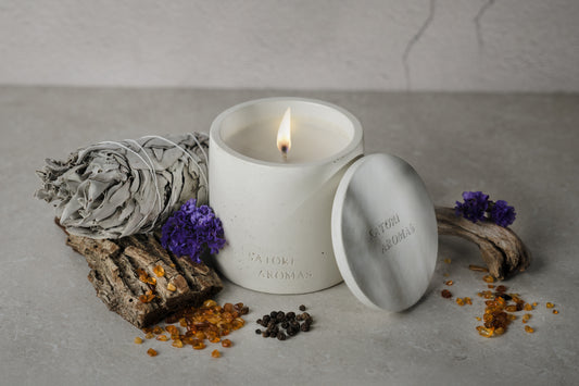 SÓL luxury refillable concrete candle with Irish coastal bergamot and oakmoss fragrance by Satori Aromas